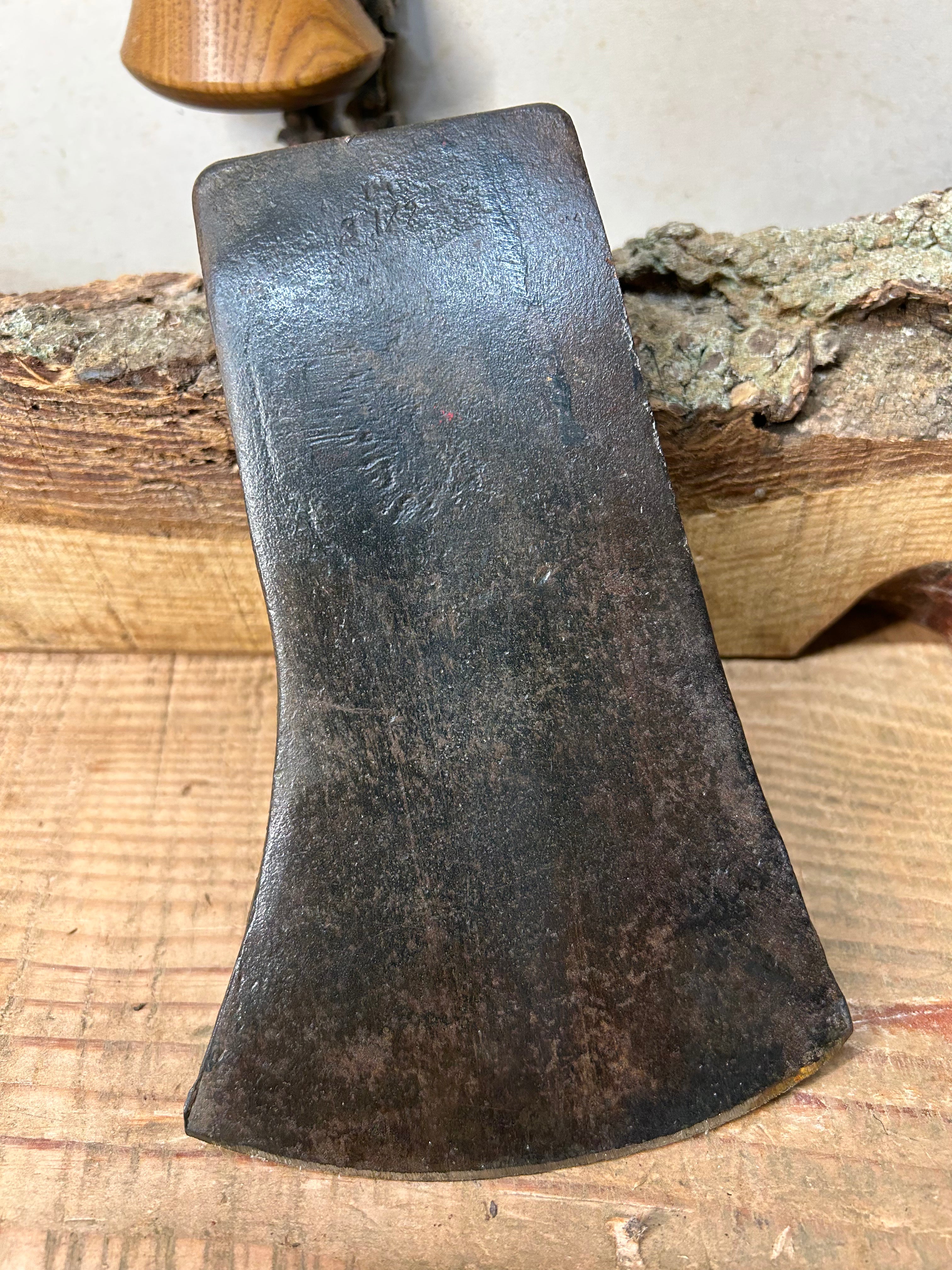 Vintage Mann 3.5lb Michigan pattern axe head - 0